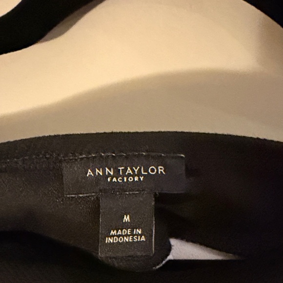 Ann Taylor Factory Classic Black & White Striped Women's Top Size M - Picture 2 of 6